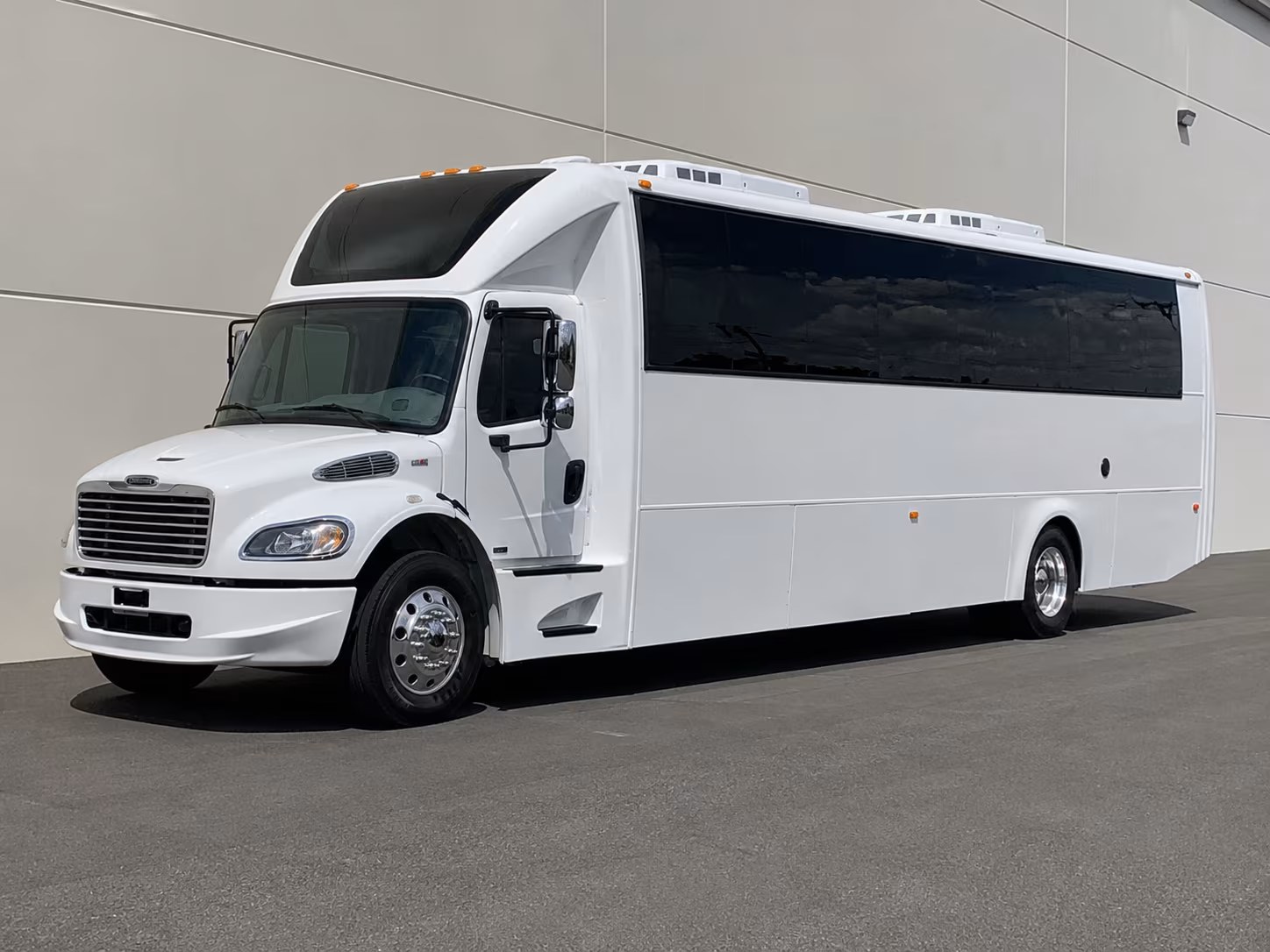 Dallas Birthday, Sweet 16, & Quinceañera Transportation party bus exterior